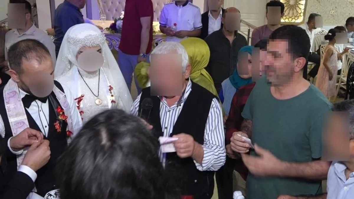 Adana'da akılalmaz olay! Davetsiz gittiği düğünde pasta yedi takıları çaldı