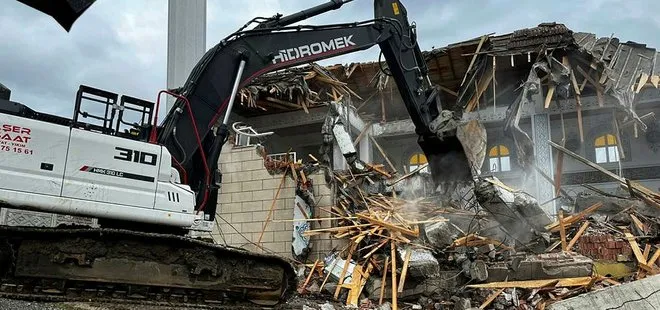 Düzce’deki depremde ağır hasar alan binaların yıkımına başlandı