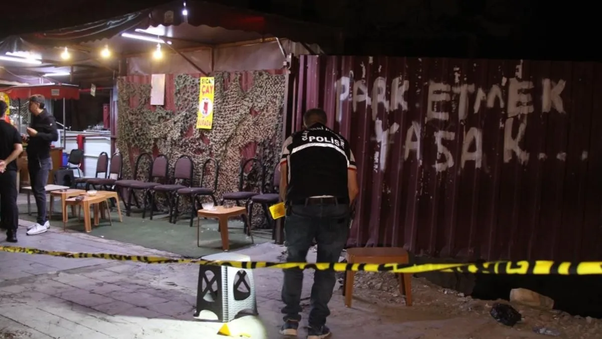 Adana'da çay ocağına kurşun yağmuru: Polis aracı hedef oldu