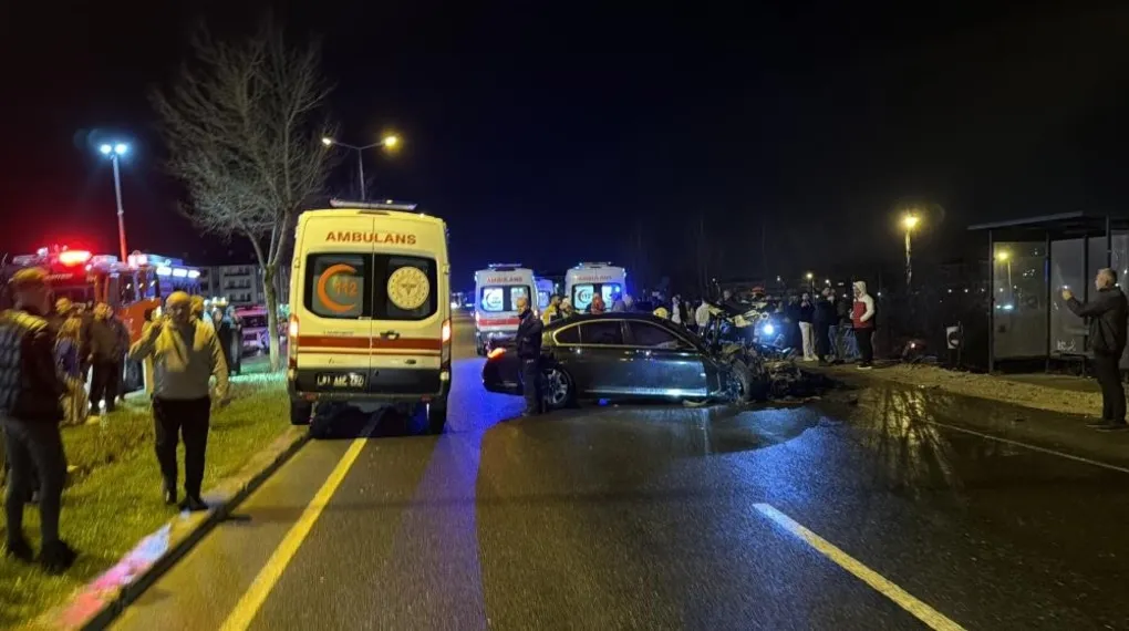 Düzce’de otomobil halk otobüsüne çarptı