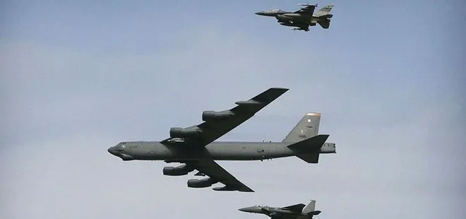 ABD’ye ait B-52 bombardıman uçakları Orta Doğu üzerinde...
