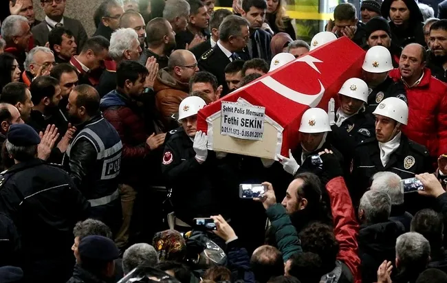 İzmir şehitlerine Adliye Sarayı'nda tören düzenlendi - 1