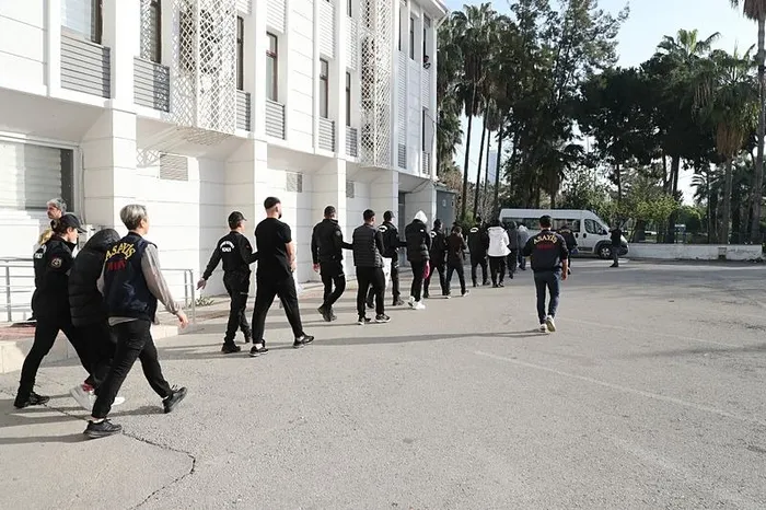 mersinde-180-milyonluk-sazan-sarmali-operasyonu-1711691921220.jpeg Mersin'de 180 milyonluk sazan sarmalı operasyonu - 1