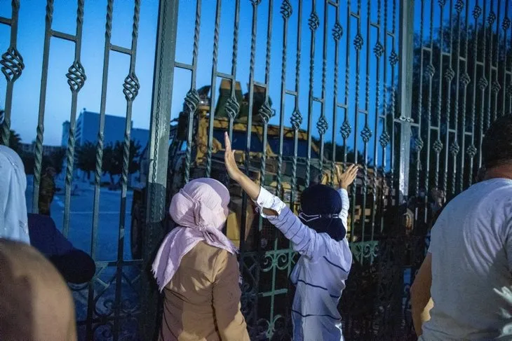 Tunus ayakta! Darbeye karşı direniyorlar! Türkiye meşru hükümetin yanında