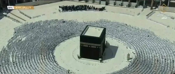 kabede-1-bucuk-yilin-arindan-sosyal-mesafesiz-ilk-cuma-namazi-1634909445831.jpg Kabe'de 1 buçuk yılın arından sosyal mesafesiz ilk cuma namazı - 2