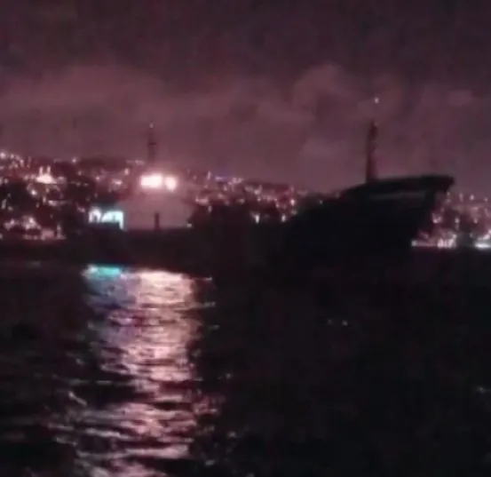 İstanbul Boğazı'nda facianın eşiğinden dönüldü! 70 metrelik gemi dakikalarca sürüklendi - 2