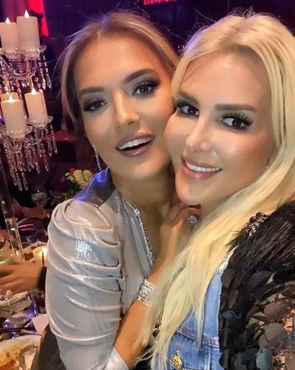 Demet Akalın ve Selin Ciğerci küslüğünün altından yine o saat çıktı