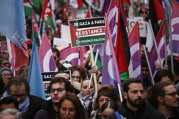 Paris’te Filistin destekçileri, Gazze’deki soykırıma karşı sokağa indi