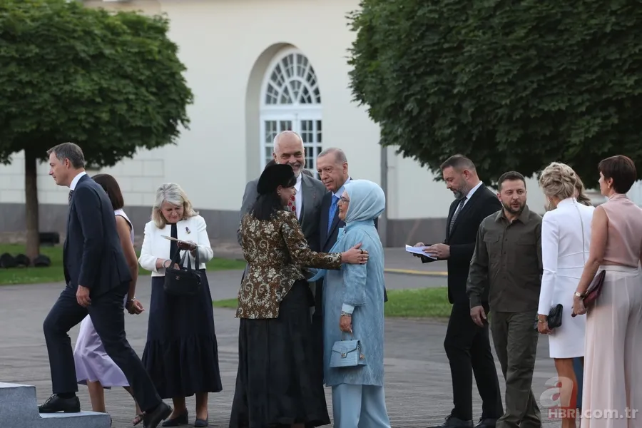 NATO liderleri ve eşleri akşam yemeğinde! Başkan Erdoğan ve eşi Emine Erdoğan da katıldı 17