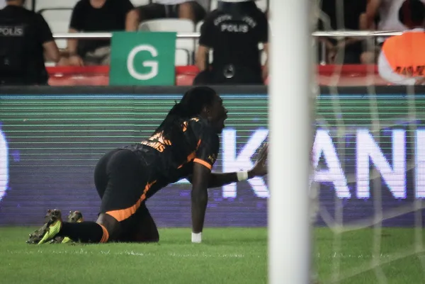okan-buruktan-mertens-ve-torreira-aciklamasi-testler-yapacagiz-1659908674207.jpg Okan Buruk'tan Mertens ve Torreira açıklaması: Testler yapacağız - 1