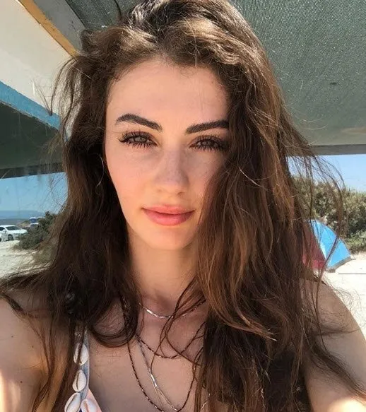 Afili Ask In Ayse Si Burcu Ozberk Meger Estetik Harikasiymis Eski Hali Sok Etti