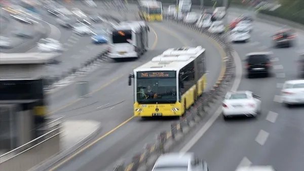 halk-otobusu-soforleri-15-milyar-liralik-alacaklari-icin-chpli-ibb-onunde-eylem-yapti-3-aydir-hak-edislerimizi-1692195628390.jpeg CHP'li İBB önünde halk otobüsü şoförleri 1,5 milyar liralık alacakları için eylem yaptı! - 5