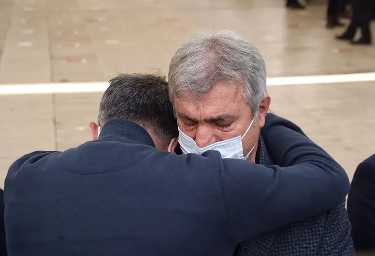 Özdemir Bayraktar son yolculuğuna uğurlandı! Sevenleri Fatih Camii'ne akın etti