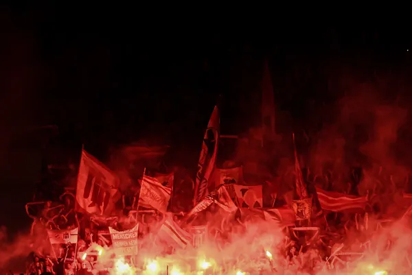 Şampiyonlar Ligi sürprizlerle başladı: Son finalisti sahadan sildiler