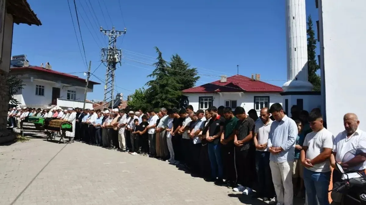 Samsun'da baraj gölünde boğulan 2 gencin cenazesi toprağa verildi