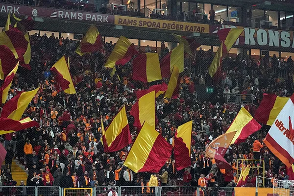 galatasaray-crizespor-canli-anlatim-1709923829676.jpeg Galatasaray Çaykur Rizespor'a gol oldu yağdı! Kerem Demirbay yıldızlaştı Aslan liderliği bırakmadı - 6