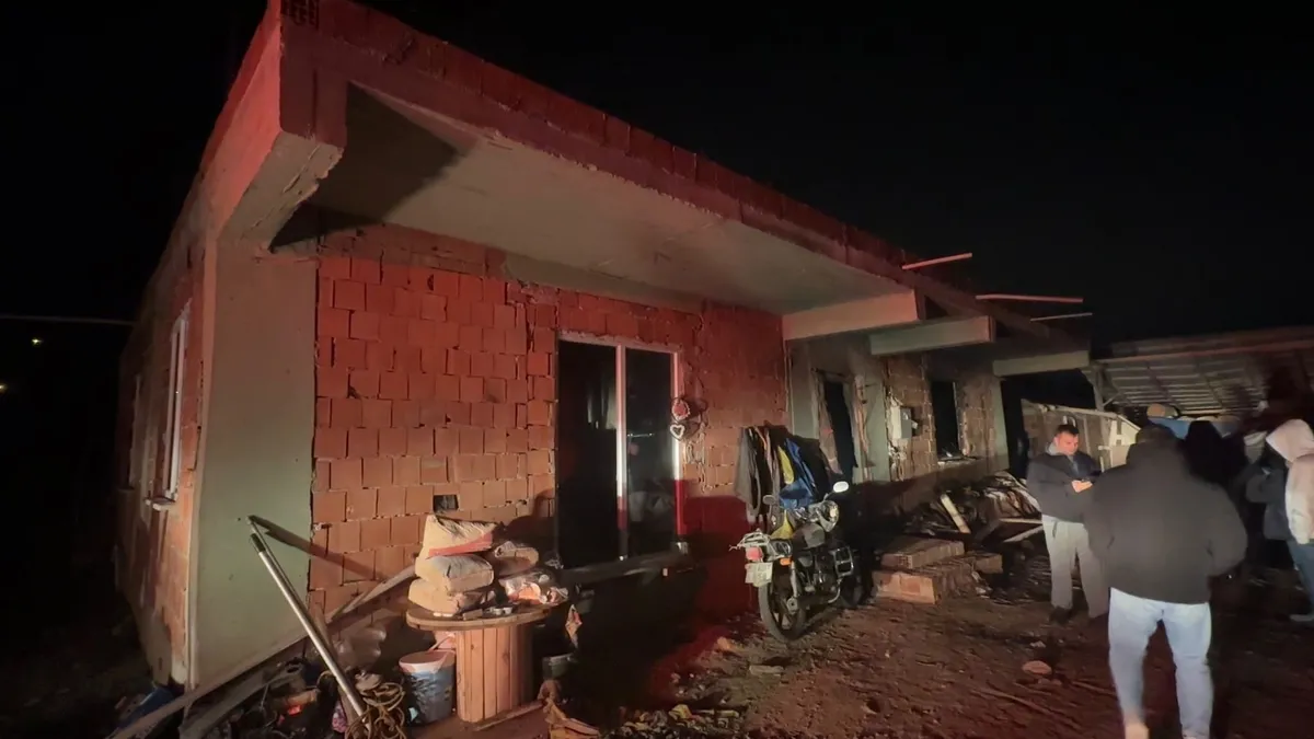 Kaynar suya benzin dökülen evde patlama: 2 yaralı