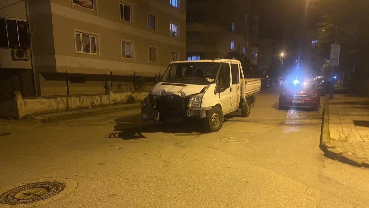 Bursa'da korkutan kaza! Kamyonet otobüsle çarpıştı