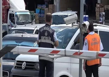 İstanbul'da çarşaflı erkek alarmı