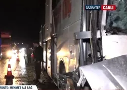 TAG Otoyolu’nda zincirleme felaket! Tırlar ve yolcu otobüsü çarpıştı