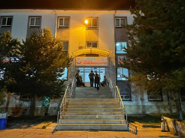 sivasta-cenaze-yemeginden-104-kisi-zehirlendi-1659126928487.jpg Sivas'ta "cenaze" yemeğinden 104 kişi zehirlendi - 3