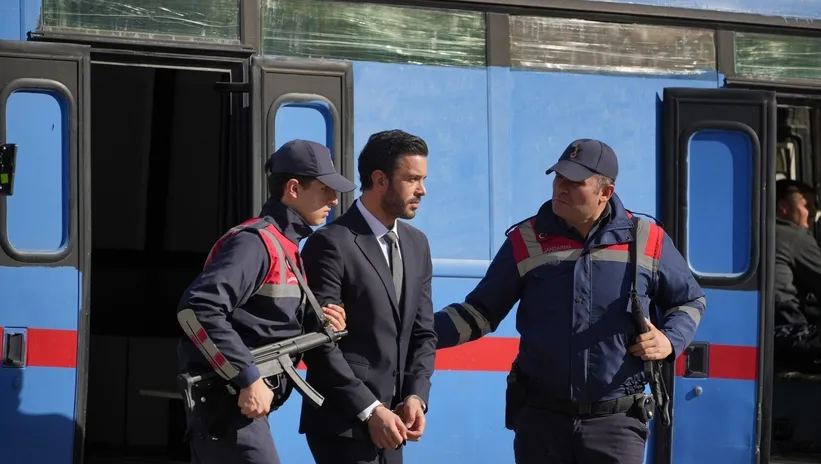 Aşk ve Gözyaşında Selim kendini hapiste bulur!