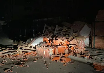 Düzce'de 5,9 büyüklüğünde deprem! Canlı yayında gözyaşlarına boğuldu: Çok paniğim