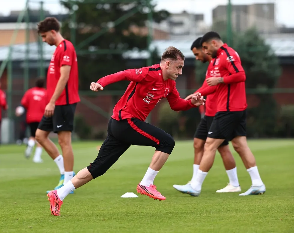 a-milli-takimimiz-italya-maci-hazirliklarina-basladi-1790452306713.jpg A Milli Futbol Takımı, Bursa’da oynanacak İtalya maçı için hazırlıklara başladı; Orkun Kökçü takımdan ayrı çalıştı - 1