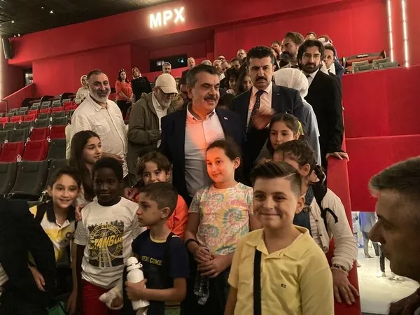 ‘Yıldız Tozu’ filminin özel gösterimi gerçekleşti: Mustafa Kutlu’nun aynı adlı eserinden uyarlandı!