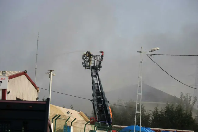 Tuzla'da fabrikada yangın! Çevredeki ilkokul ve ortaokul boşaltıldı - 1