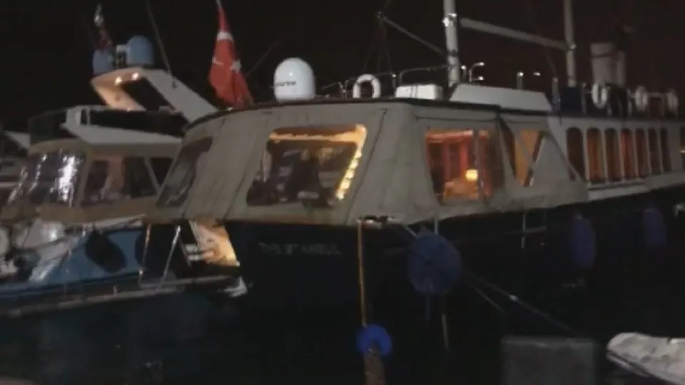 İstanbul Boğazı’nda yattaki doğum günü partisine baskın! Polis içeri girince şoke oldu