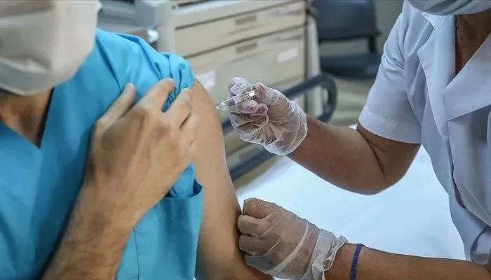 Son dakika: Koronavirüs aşısı sonrası bu belirtiler varsa dikkat! Sağlık Bakanlığı tek tek paylaştı - 3