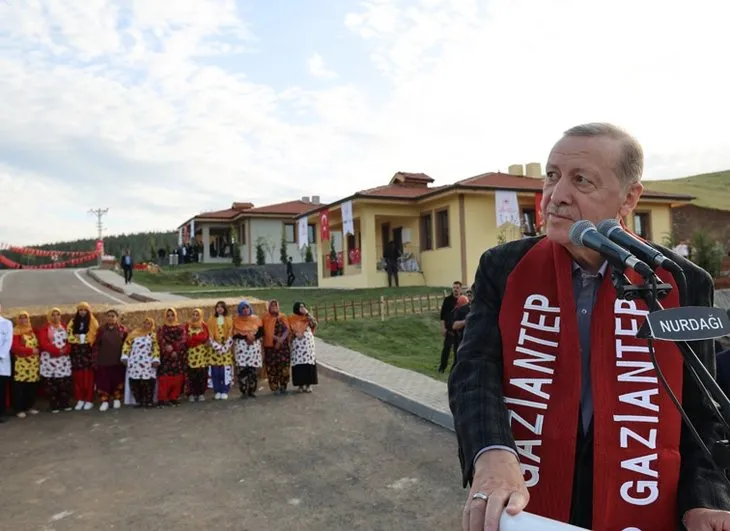 Başkan Erdoğan Gaziantep'te köy evinde vatandaşlarla bir araya geldi