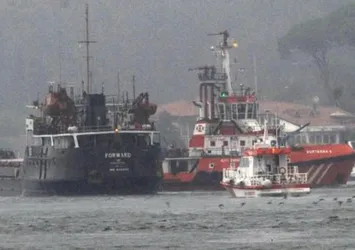 Boğazda tanker, rotasından çıktı