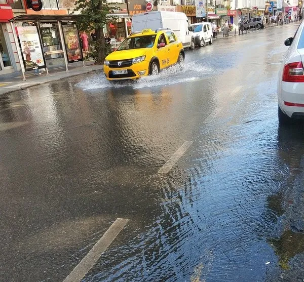 Beşiktaş’ta su borusu volkan gibi patladı! Vatandaşlar mağdur oldu - 1