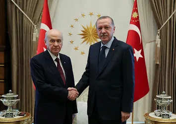 MHP tüm döviz hesaplarını bozdurdu