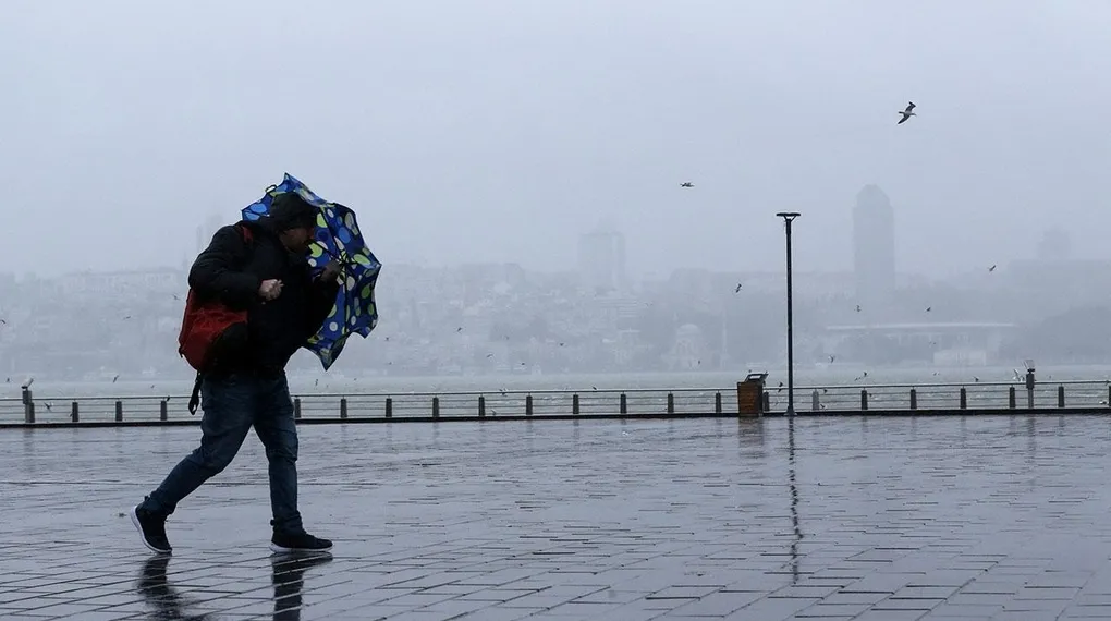 Meteorolojiden hafta sonu için peş peşe uyarılar! İstanbul dahil çok sayıda ilde sağanak ve fırtına alarmı