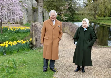 Kraliyet tarihinde bir ilk! Buckingham Sarayı'nın bahçesini piknik için halka açtı