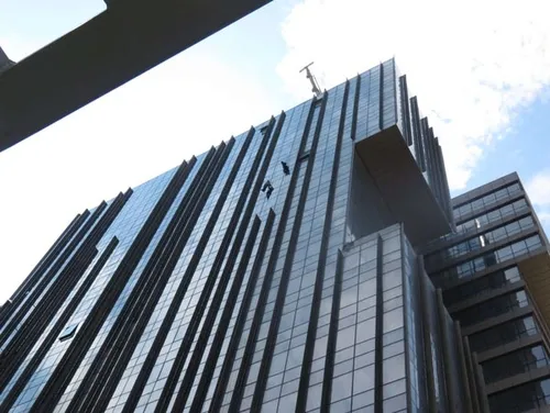 Son dakika: Kadıköy’de 20 katlı binada 2 işçi asılı kaldı