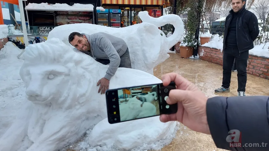 Küçükçekmece’de kardan sanat! Heykeller ilgi çekti 1