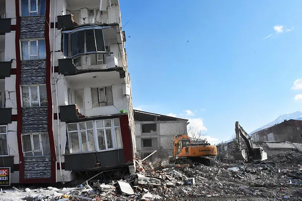 1676474063156.jpg Deprem bölgesinde yapılacak konutların metrekare ve oda sayısı belli oldu! Bakan Murat Kurum duyurdu: İlk etapta 30 bin bina yapılacak - 3