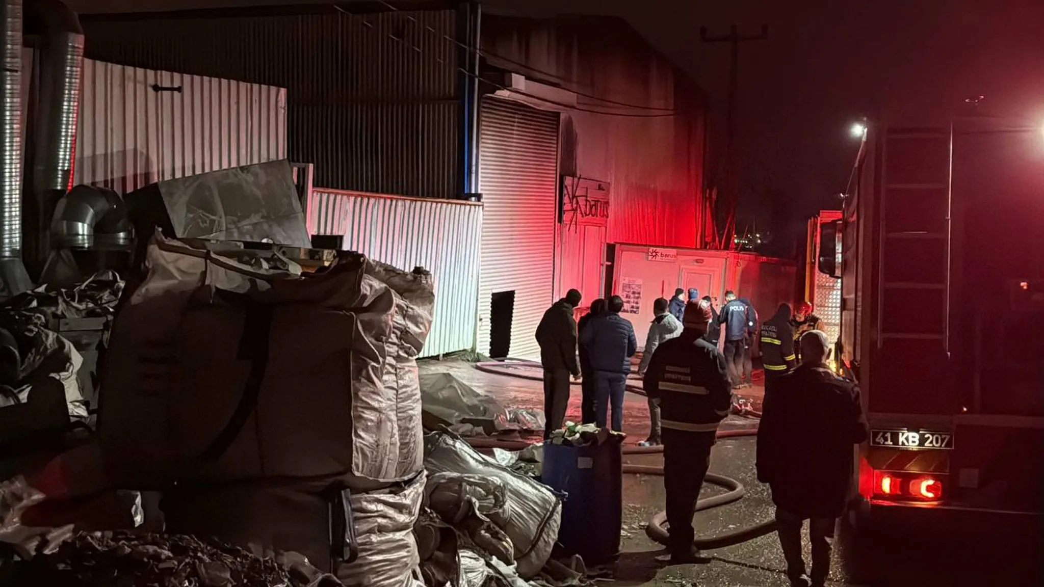 Kocaeli’de korku dolu anlar! Metal işleme tesisinde yangın