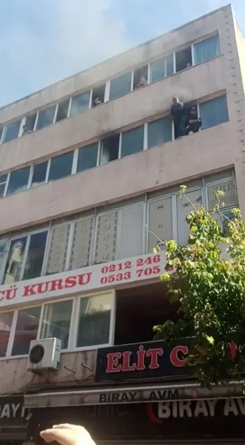son-dakika-kagithanedeki-is-haninda-korkutan-yangin-20-kisi-mahsur-kaldi-1664199591298.jpg Son dakika: Kağıthane'deki iş hanında korkutan yangın! 20 kişi mahsur kaldı - 1