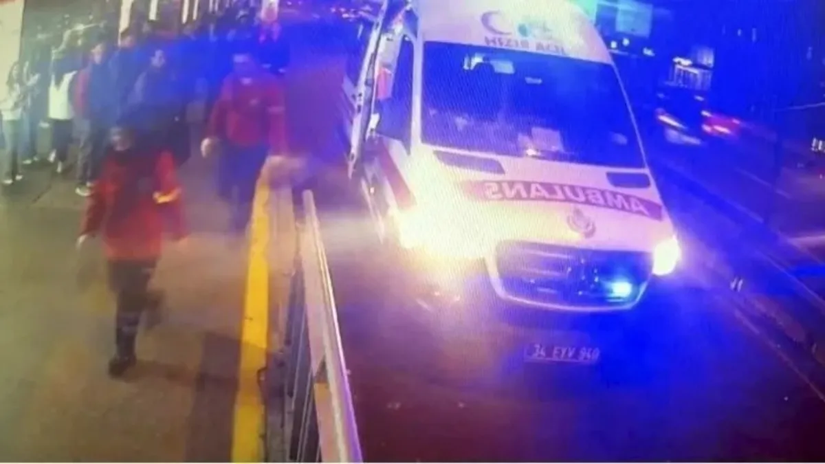 Metrobüs durağında dehşet! Yer kavgası can aldı