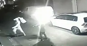 Bayrampaşa’da berbere motoloflu saldırı