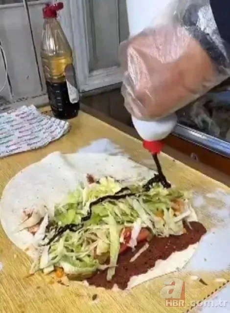 Türkiye o görüntüleri konuşuyordu! Çiğköfteye deterjan kabıyla sos döken esnafa ceza kesildi 1