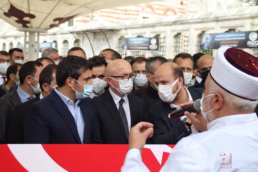 Özdemir Bayraktar son yolculuğuna uğurlandı! Sevenleri Fatih Camii'ne akın etti 19