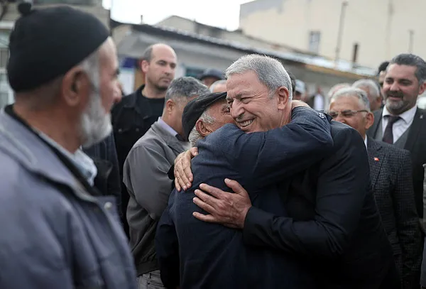 Bakan Akar'dan "terörle mücadele" mesajı:İnleri tepelerine yıkılıyor - 2