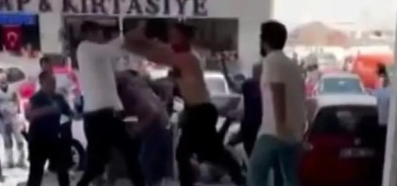 Antalya’da taşlı sopalı kavga kamerada! Çok sayıda yaralı ve gözaltı