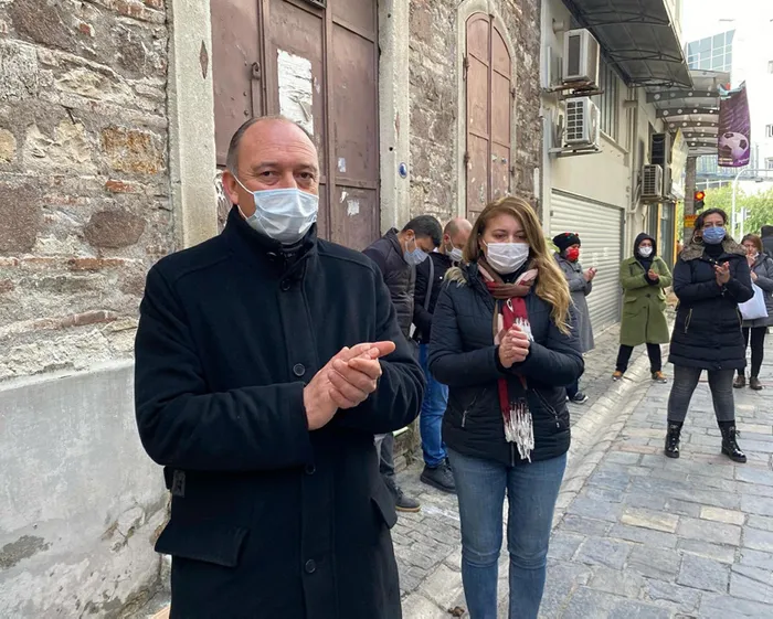 Eğitimcilerden İzmir Büyükşehir Belediye Başkanı Tunç Soyer’e karşı ’daimi iş’ eylemi